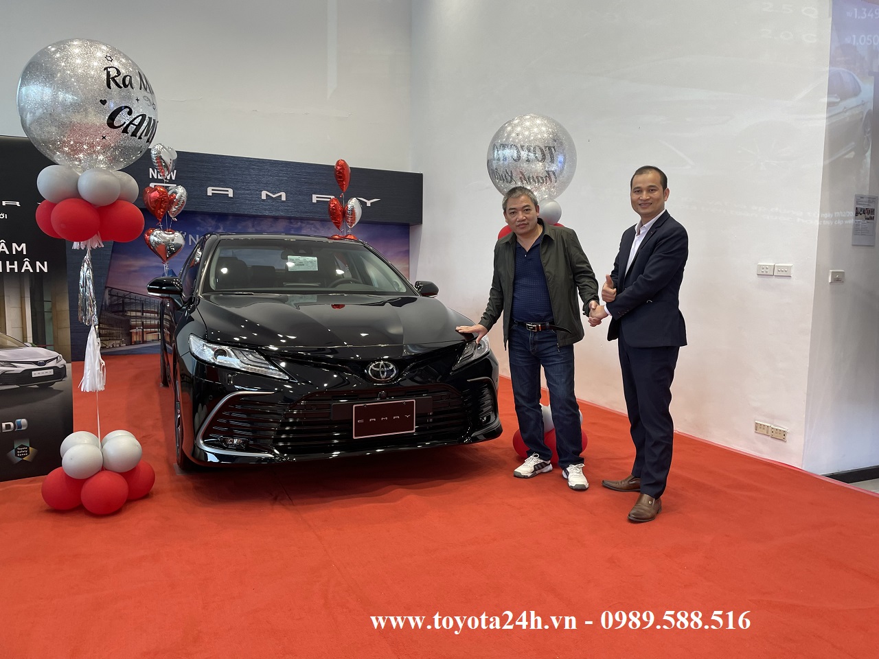 Toyota Thanh Xuân bán xe Camry 2.5Q 2022 màu đen